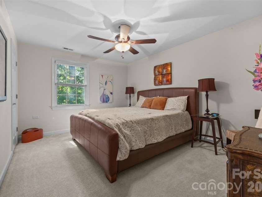 919 Thorn Ridge Lane, Lake Wylie, SC 29710.  MLS# CAR4425694, YatesRealty ID 54330. 