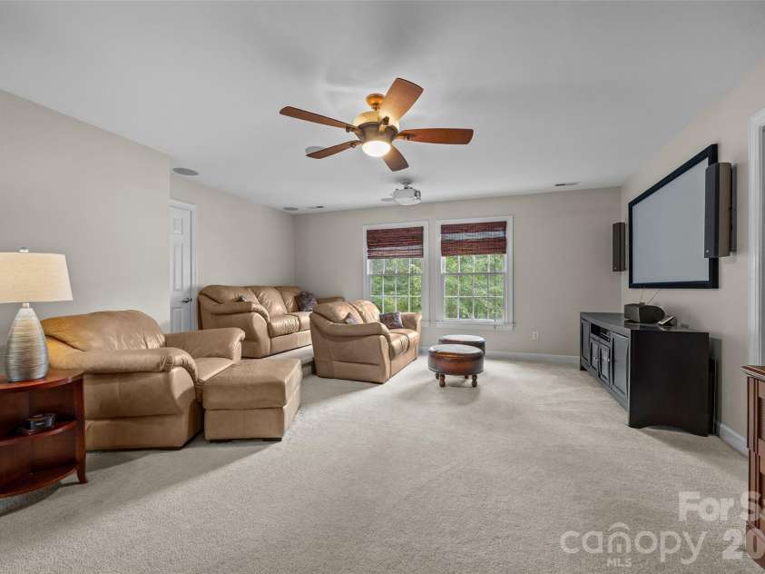 919 Thorn Ridge Lane, Lake Wylie, SC 29710.  MLS# CAR4425694, YatesRealty ID 54330. 