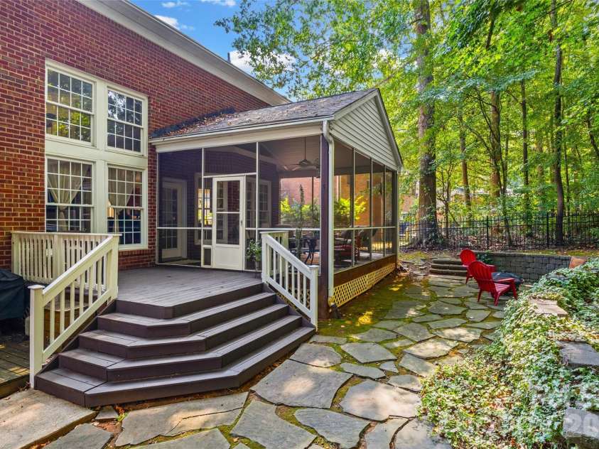 919 Thorn Ridge Lane, Lake Wylie, SC 29710.  MLS# CAR4425694, YatesRealty ID 54330. 
