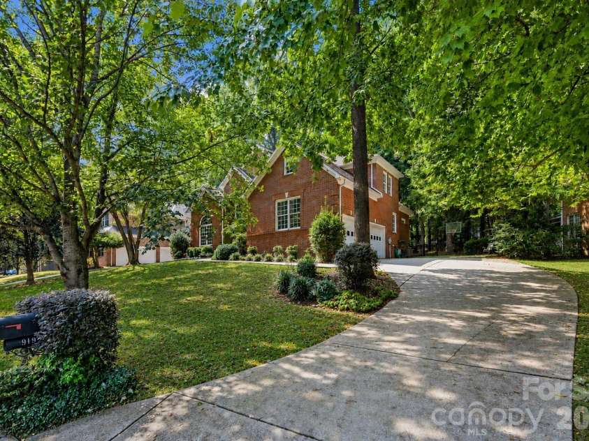 919 Thorn Ridge Lane, Lake Wylie, SC 29710.  MLS# CAR4425694, YatesRealty ID 54330. 