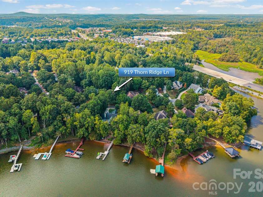 919 Thorn Ridge Lane, Lake Wylie, SC 29710.  MLS# CAR4425694, YatesRealty ID 54330. 
