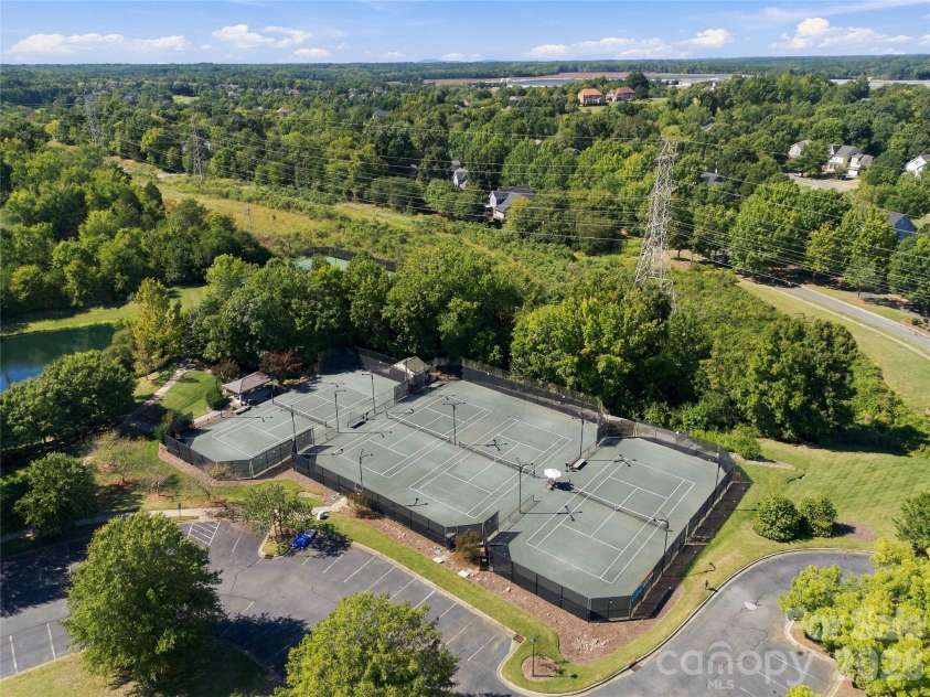 10124 Lafoy Drive, Huntersville, NC 28078.  MLS# CAR4426144, YatesRealty ID 54332. 