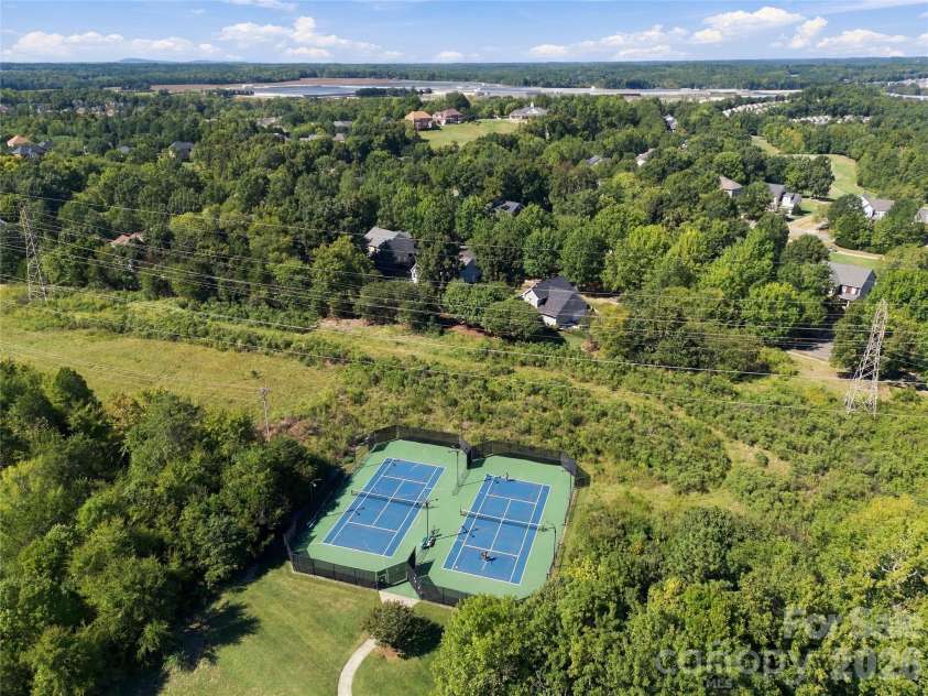10124 Lafoy Drive, Huntersville, NC 28078.  MLS# CAR4426144, YatesRealty ID 54332. 