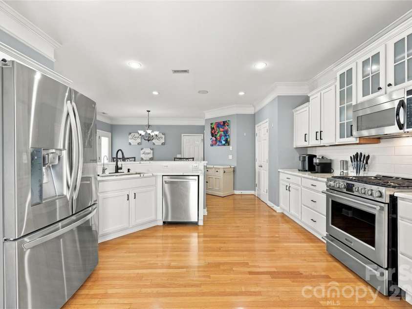 10124 Lafoy Drive, Huntersville, NC 28078.  MLS# CAR4426144, YatesRealty ID 54332. Kitchen