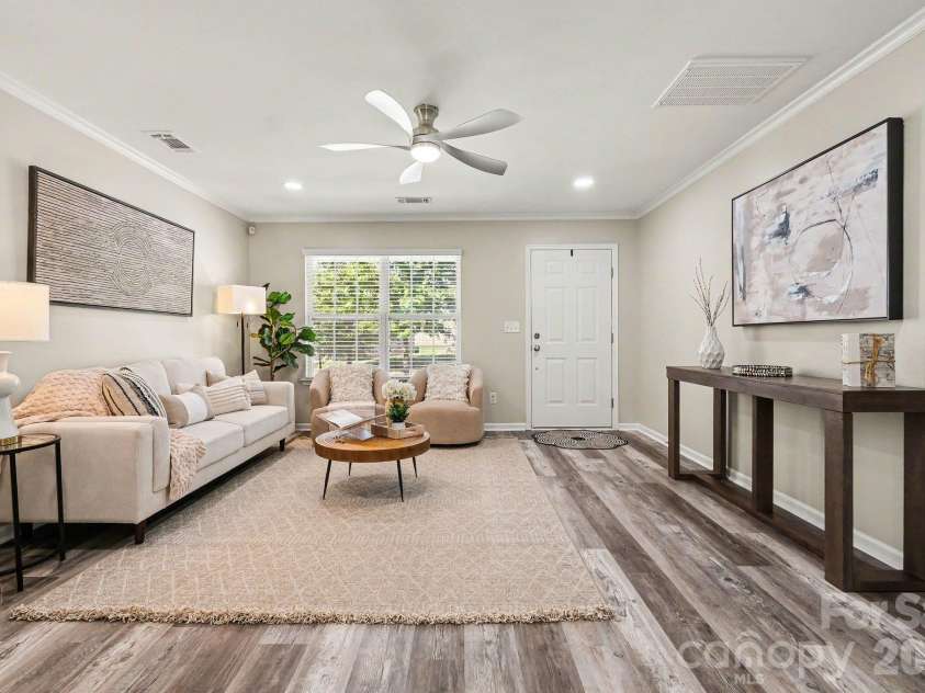 6826 Broad Valley Court, Charlotte, NC 28216.  MLS# CAR4426143, YatesRealty ID 54333. 