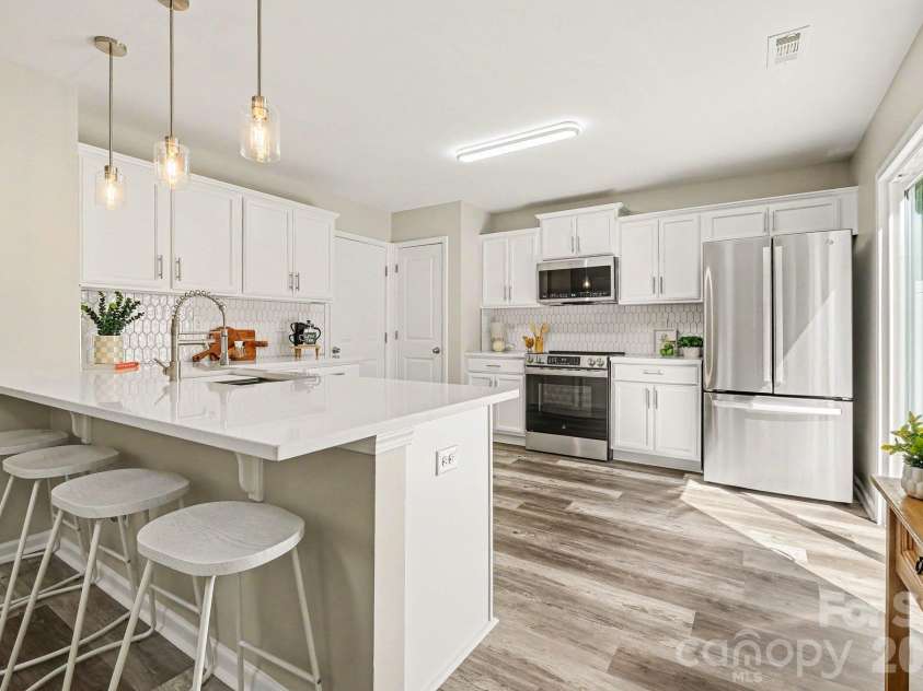 6826 Broad Valley Court, Charlotte, NC 28216.  MLS# CAR4426143, YatesRealty ID 54333. 