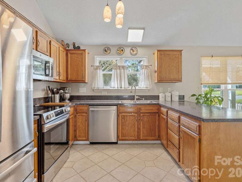 628 Rebecca Jane Drive, Mooresville, NC 28115.  MLS# CAR4425615, YatesRealty ID 54335. Kitchen