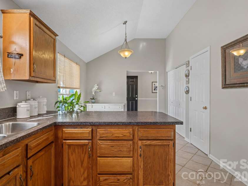 628 Rebecca Jane Drive, Mooresville, NC 28115.  MLS# CAR4425615, YatesRealty ID 54335. Kitchen