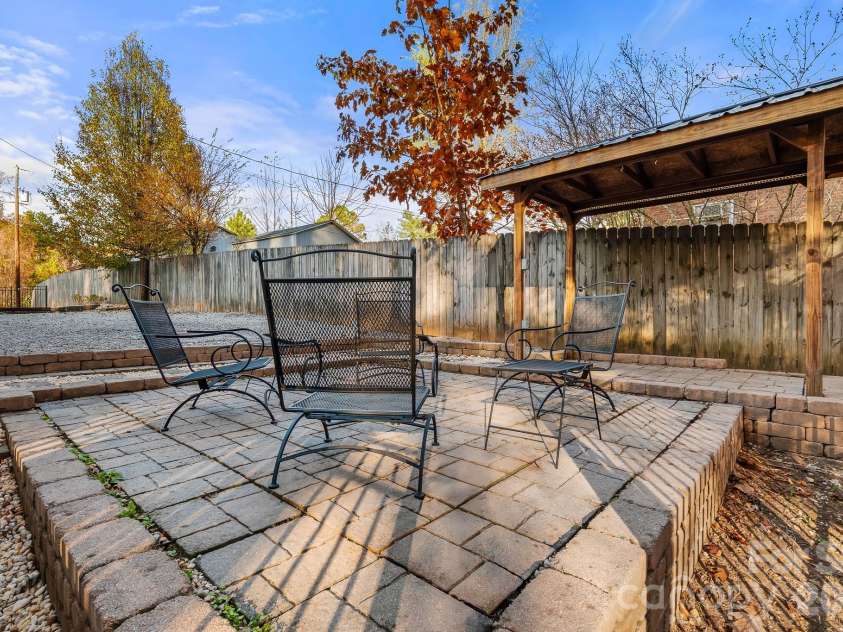 8711 Ellis Road, Waxhaw, NC 28173.  MLS# CAR4425278, YatesRealty ID 54336. ENTERTAINMENT AREA