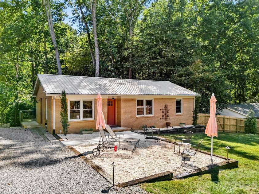 8711 Ellis Road, Waxhaw, NC 28173.  MLS# CAR4425278, YatesRealty ID 54336. FRONT