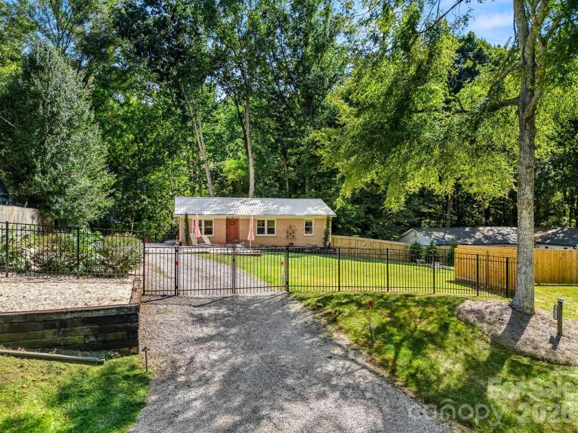 8711 Ellis Road, Waxhaw, NC 28173.  MLS# CAR4425278, YatesRealty ID 54336. FRONT