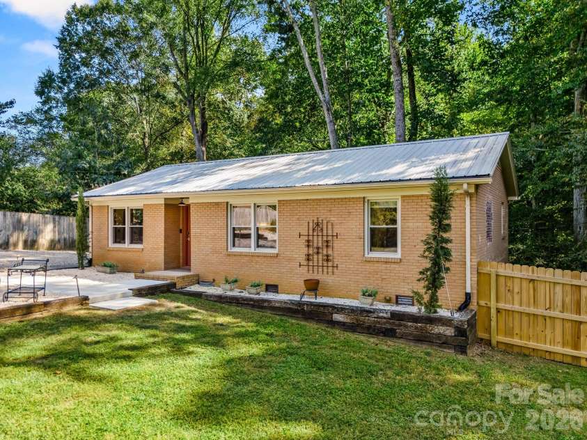 8711 Ellis Road, Waxhaw, NC 28173.  MLS# CAR4425278, YatesRealty ID 54336. FRONT