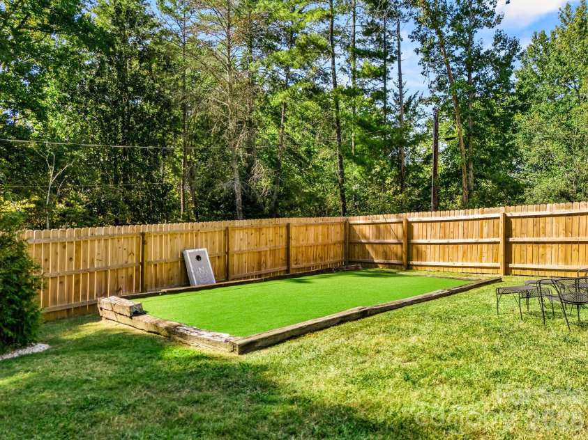 8711 Ellis Road, Waxhaw, NC 28173.  MLS# CAR4425278, YatesRealty ID 54336. FRONT YARD