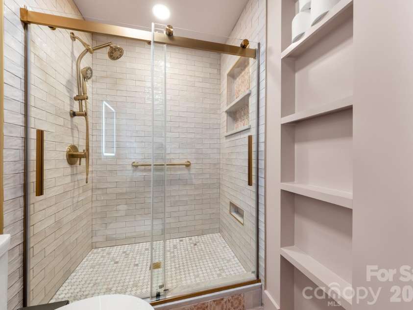 8711 Ellis Road, Waxhaw, NC 28173.  MLS# CAR4425278, YatesRealty ID 54336. PRIMARY BATH