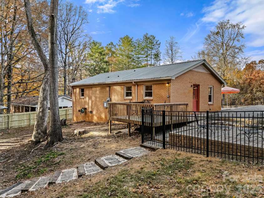 8711 Ellis Road, Waxhaw, NC 28173.  MLS# CAR4425278, YatesRealty ID 54336. SIDE/REAR