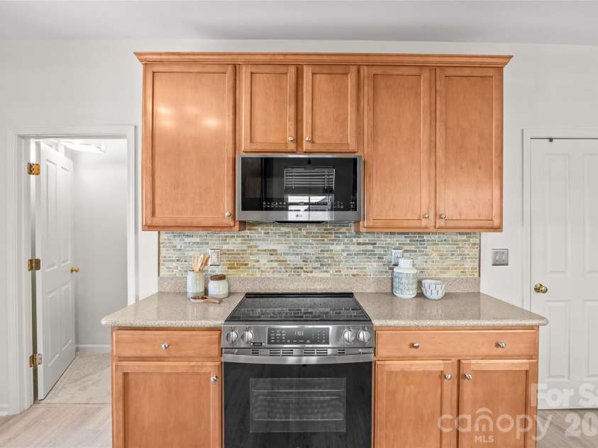 13818 Carleen Way, Charlotte, NC 28213.  MLS# CAR4425312, YatesRealty ID 54337. 