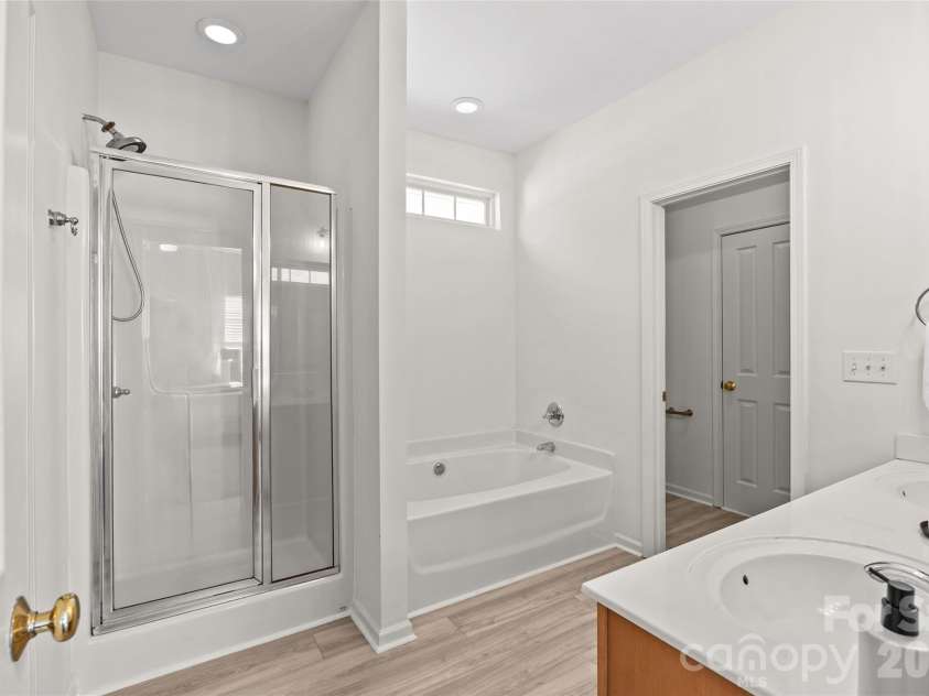 13818 Carleen Way, Charlotte, NC 28213.  MLS# CAR4425312, YatesRealty ID 54337. 