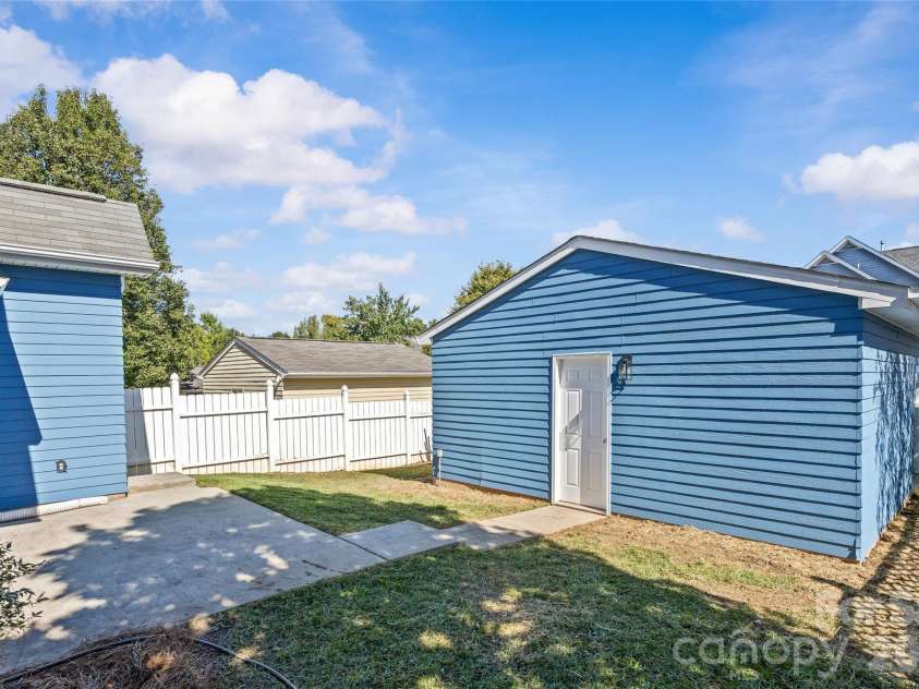 13818 Carleen Way, Charlotte, NC 28213.  MLS# CAR4425312, YatesRealty ID 54337. 