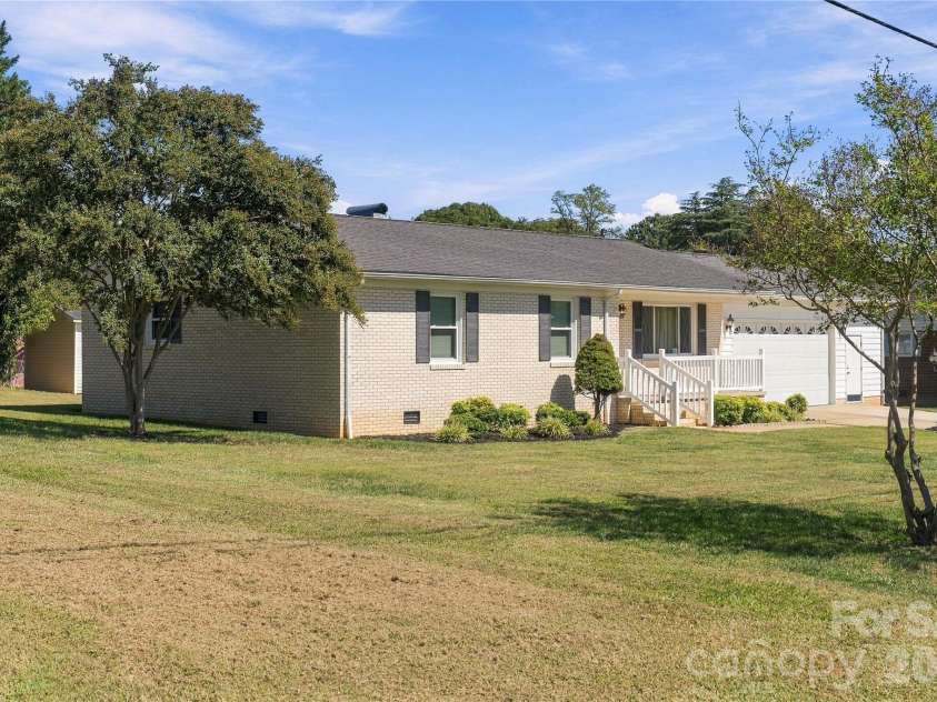 5708 Danville Drive, Kannapolis, NC 28081.  MLS# CAR4425214, YatesRealty ID 54339. 