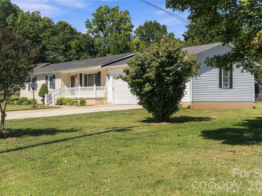 5708 Danville Drive, Kannapolis, NC 28081.  MLS# CAR4425214, YatesRealty ID 54339. 