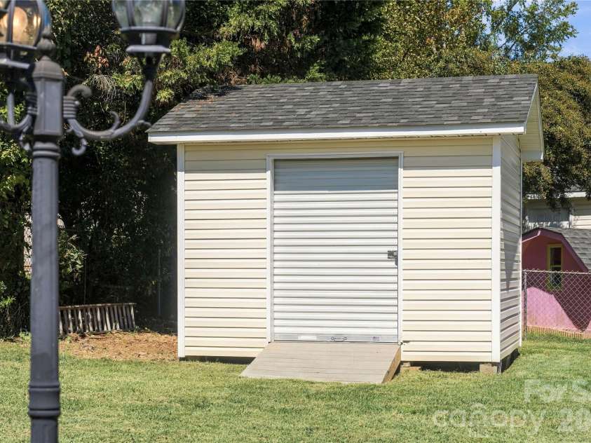 5708 Danville Drive, Kannapolis, NC 28081.  MLS# CAR4425214, YatesRealty ID 54339. 