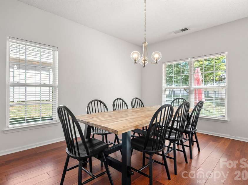 2738 Mill Valley Court, Matthews, NC 28105.  MLS# CAR4424420, YatesRealty ID 54340. Dedicated dining area featuring dual windows for exceptional natural light and an overhead light fixture—ideal for everyday meals and hosting guests.