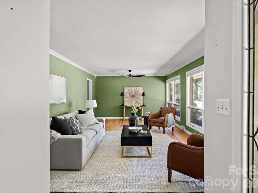933 Coulwood Drive, Charlotte, NC 28214.  MLS# CAR4425110, YatesRealty ID 54341. 