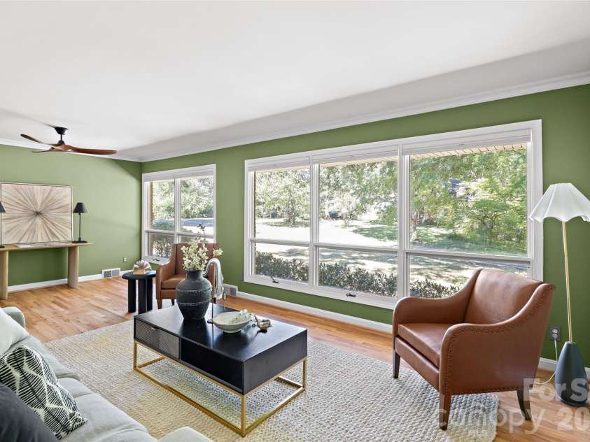 933 Coulwood Drive, Charlotte, NC 28214.  MLS# CAR4425110, YatesRealty ID 54341. 