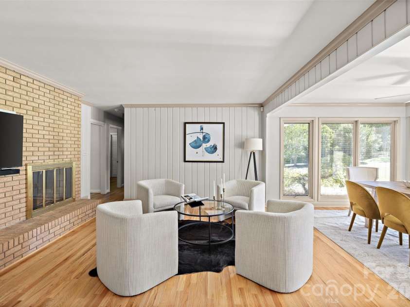 933 Coulwood Drive, Charlotte, NC 28214.  MLS# CAR4425110, YatesRealty ID 54341. 