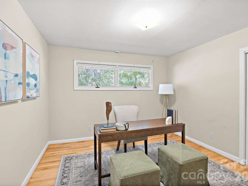 933 Coulwood Drive, Charlotte, NC 28214.  MLS# CAR4425110, YatesRealty ID 54341. 