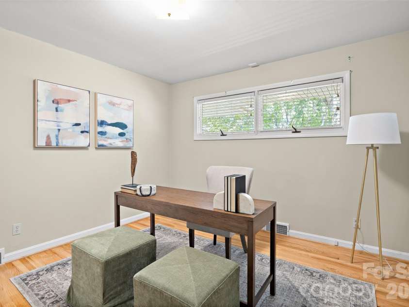 933 Coulwood Drive, Charlotte, NC 28214.  MLS# CAR4425110, YatesRealty ID 54341. 