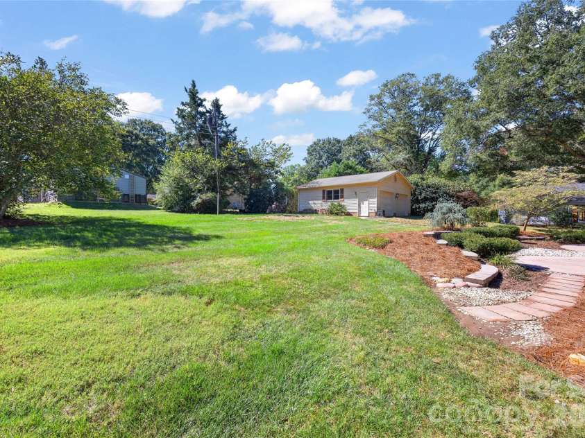 933 Coulwood Drive, Charlotte, NC 28214.  MLS# CAR4425110, YatesRealty ID 54341. 