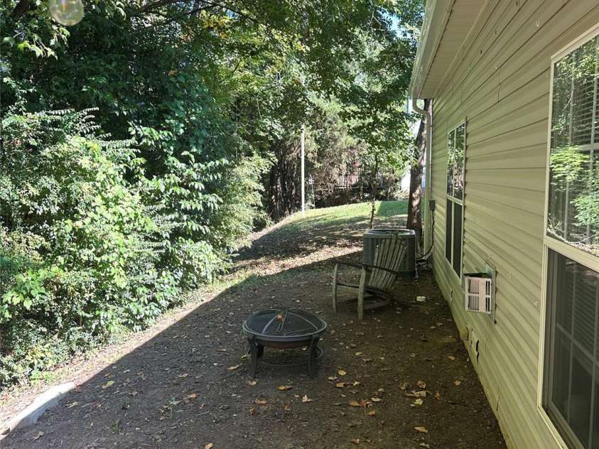 6429 Sackett Way, Charlotte, NC 28269.  MLS# CAR4422308, YatesRealty ID 54346. 