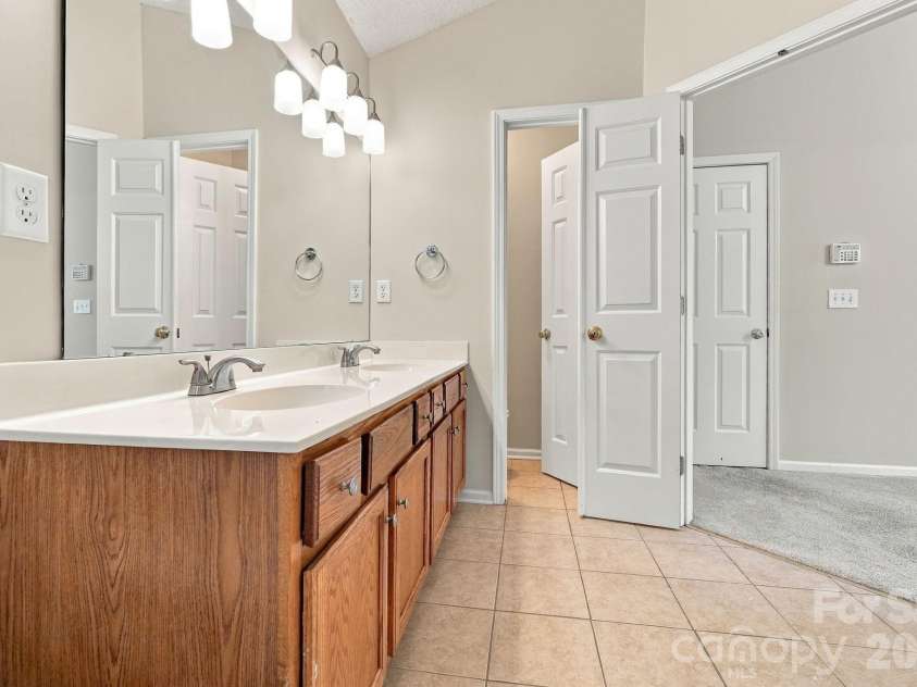 12806 English Walnut Lane, Charlotte, NC 28215.  MLS# CAR4420536, YatesRealty ID 54347. 