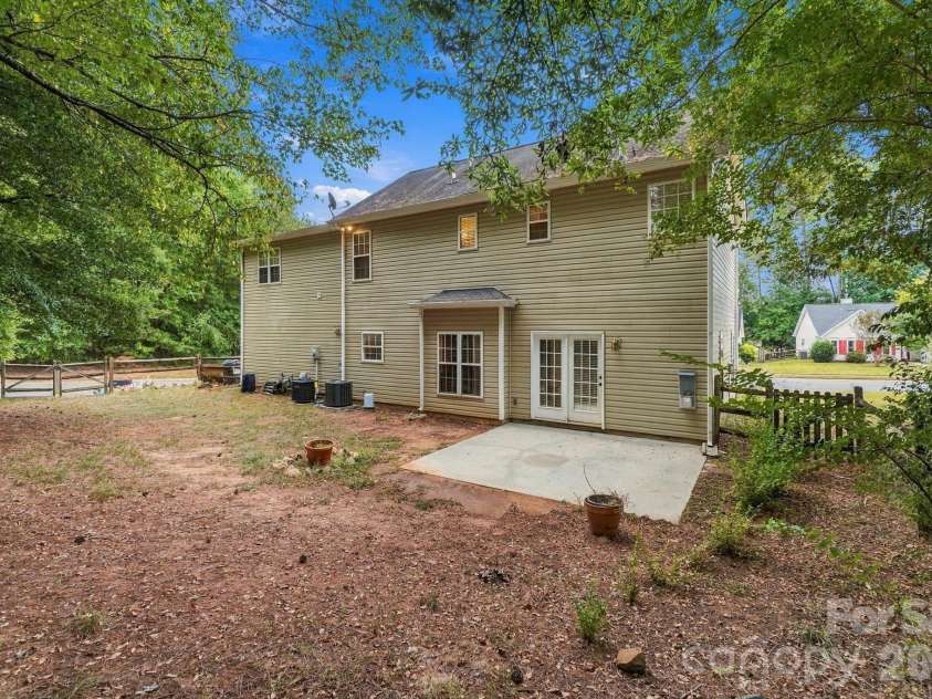 12806 English Walnut Lane, Charlotte, NC 28215.  MLS# CAR4420536, YatesRealty ID 54347. 