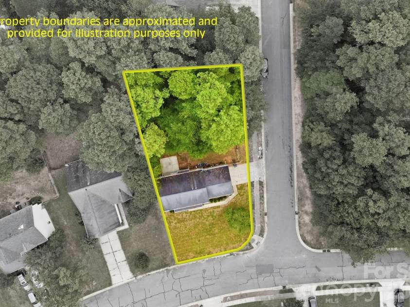 12806 English Walnut Lane, Charlotte, NC 28215.  MLS# CAR4420536, YatesRealty ID 54347. 