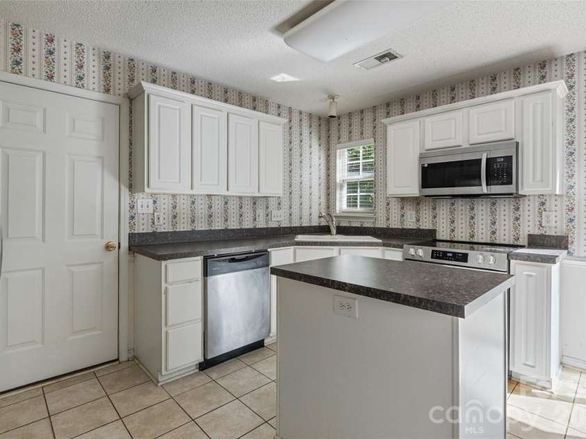 15140 Angela Neal Road, Huntersville, NC 28078.  MLS# CAR4421514, YatesRealty ID 54348. 