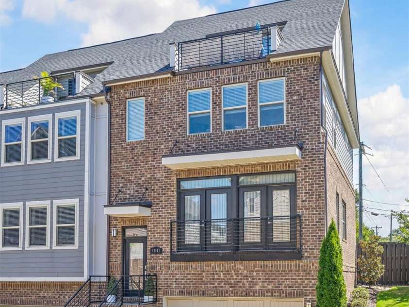 17141 Soho Drive, Charlotte, NC 28204.  MLS# CAR4420799, YatesRealty ID 54349. 
