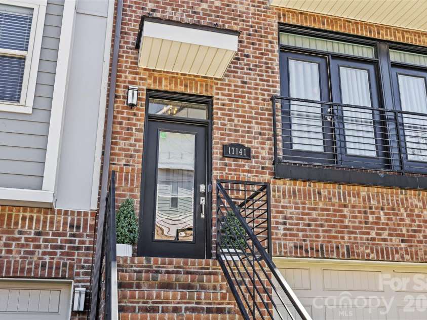 17141 Soho Drive, Charlotte, NC 28204.  MLS# CAR4420799, YatesRealty ID 54349. 