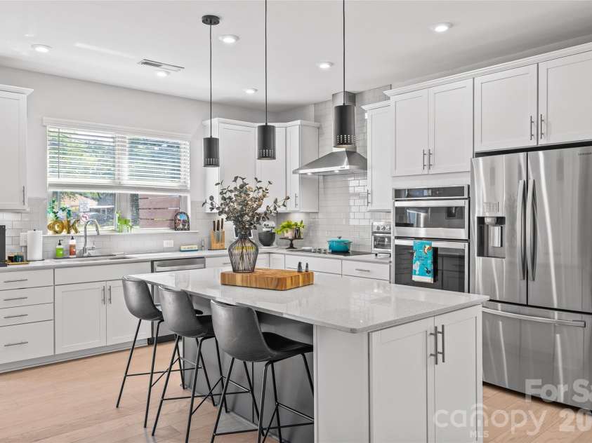 17141 Soho Drive, Charlotte, NC 28204.  MLS# CAR4420799, YatesRealty ID 54349. 