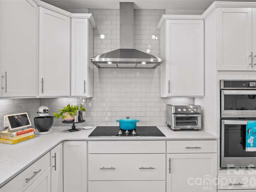 17141 Soho Drive, Charlotte, NC 28204.  MLS# CAR4420799, YatesRealty ID 54349. 