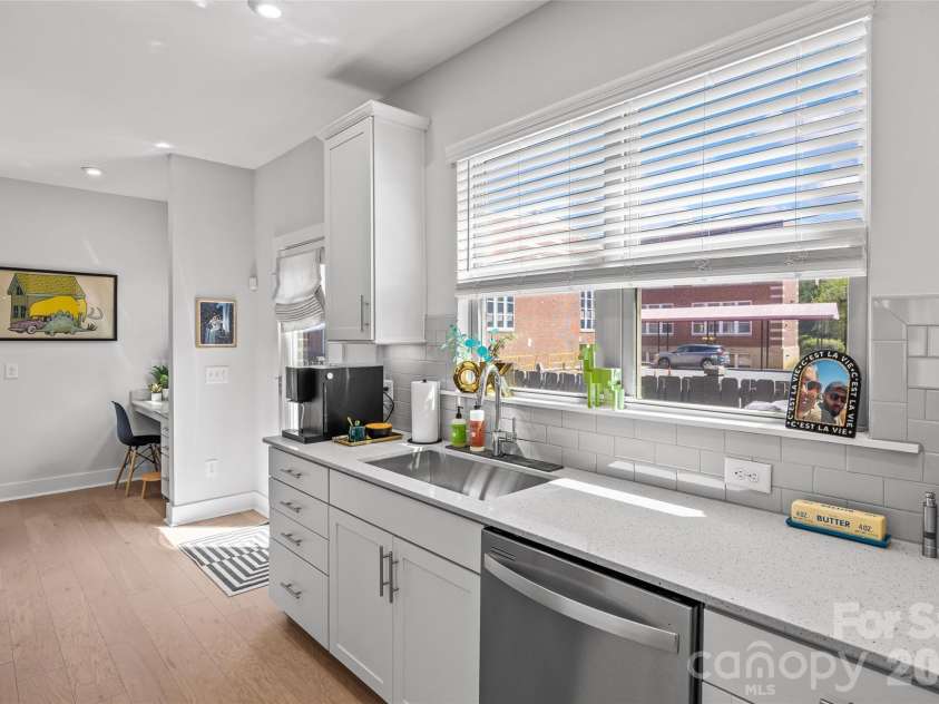 17141 Soho Drive, Charlotte, NC 28204.  MLS# CAR4420799, YatesRealty ID 54349. 