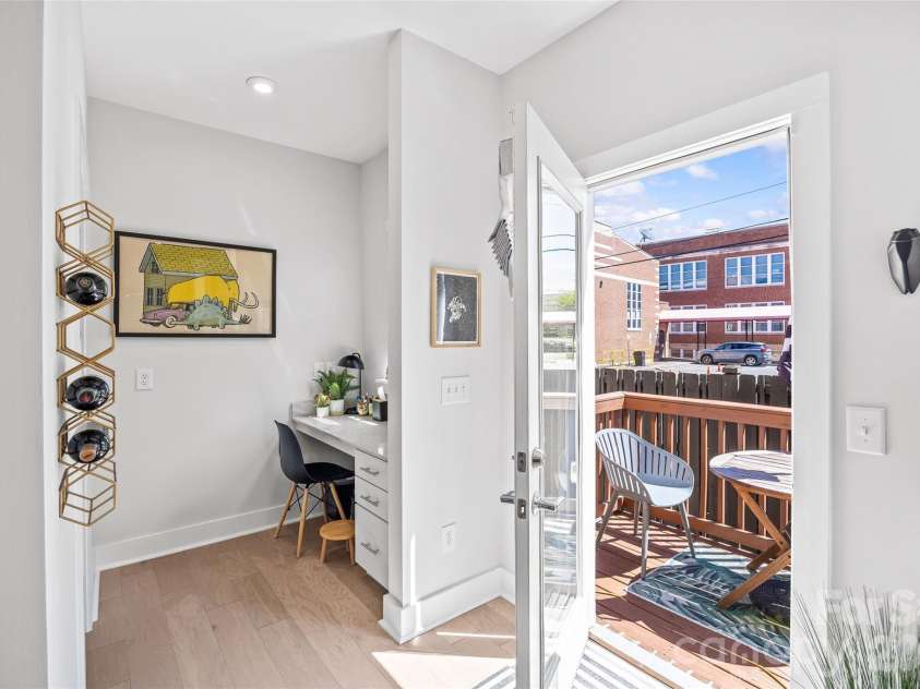 17141 Soho Drive, Charlotte, NC 28204.  MLS# CAR4420799, YatesRealty ID 54349. 