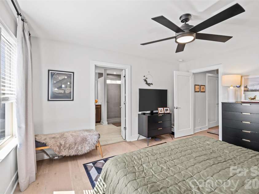 17141 Soho Drive, Charlotte, NC 28204.  MLS# CAR4420799, YatesRealty ID 54349. 