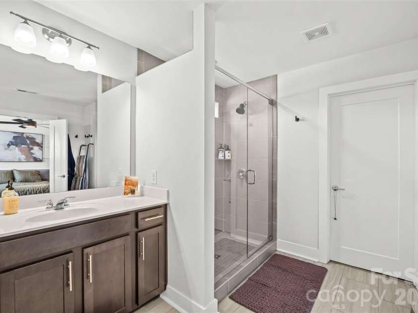 17141 Soho Drive, Charlotte, NC 28204.  MLS# CAR4420799, YatesRealty ID 54349. 