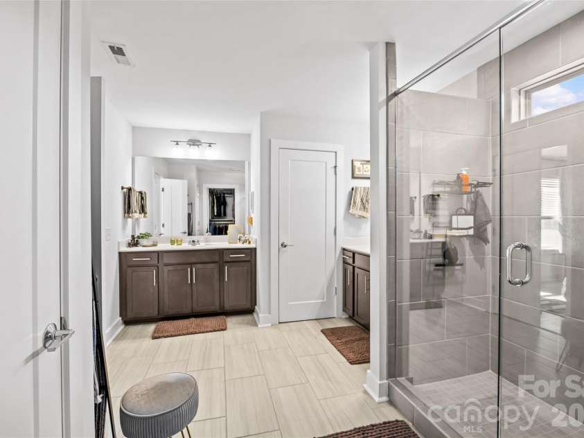 17141 Soho Drive, Charlotte, NC 28204.  MLS# CAR4420799, YatesRealty ID 54349. 