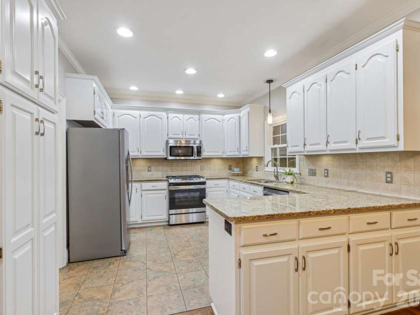 5385 Stone Brook Court, Davidson, NC 28036.  MLS# CAR4421777, YatesRealty ID 54350. 