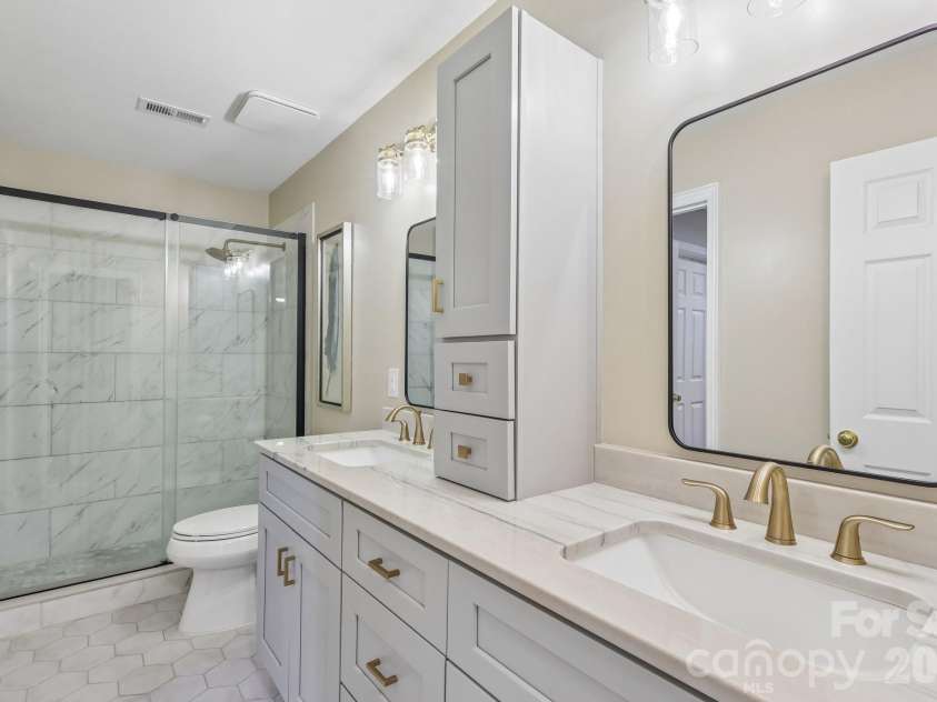 5385 Stone Brook Court, Davidson, NC 28036.  MLS# CAR4421777, YatesRealty ID 54350. 