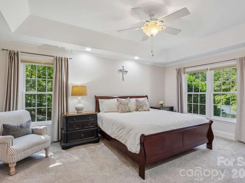 5385 Stone Brook Court, Davidson, NC 28036.  MLS# CAR4421777, YatesRealty ID 54350. Primary Suite on Main Level