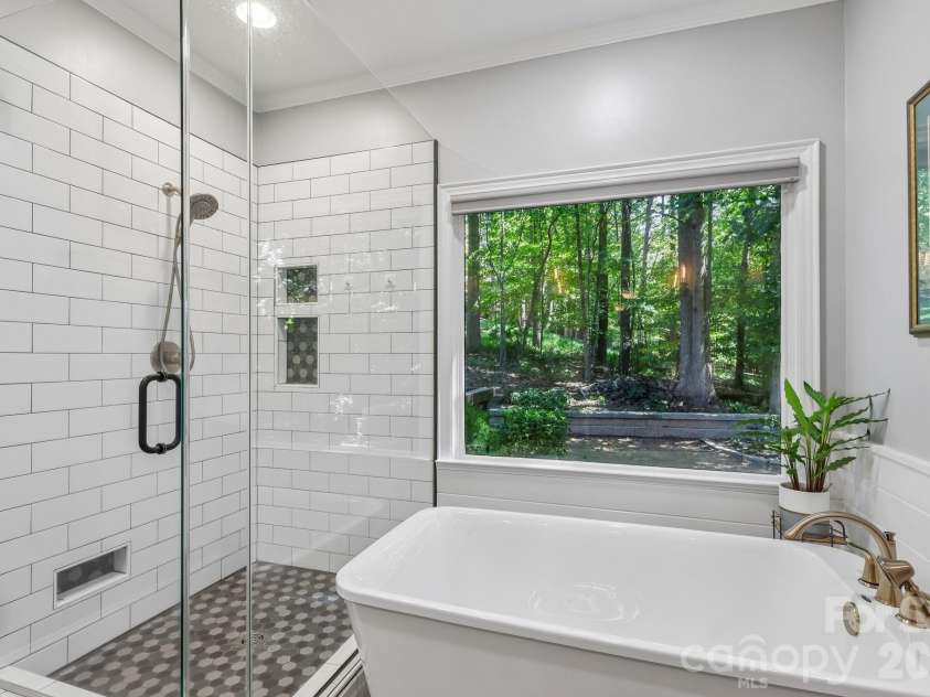 5385 Stone Brook Court, Davidson, NC 28036.  MLS# CAR4421777, YatesRealty ID 54350. Primary Suite on Main Level
